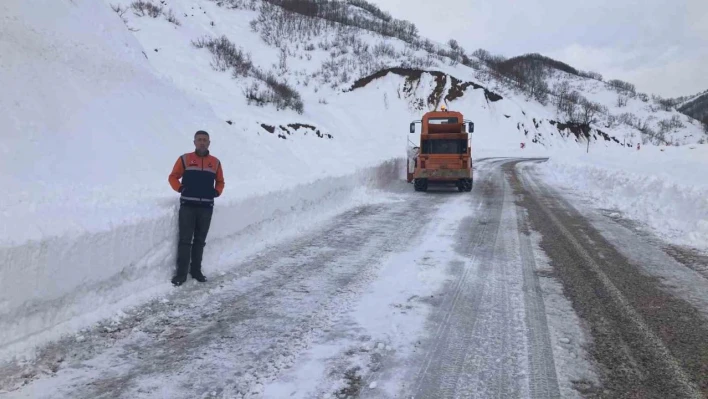 Tunceli'de kapalı bulunan 19 köy yolunu ulaşıma açma çalışmaları sürüyor