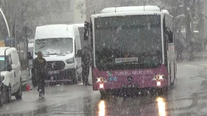 Tunceli'de kar yağışı etkili olmaya başladı