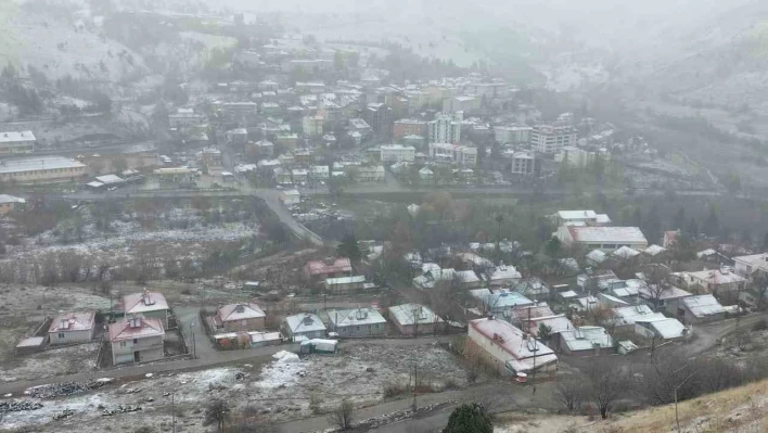 Tunceli'de kar yağışı hayatı olumsuz etkiledi