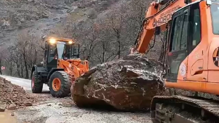 Tunceli'de karla mücadele çalışmaları sürüyor