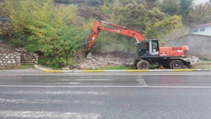 Tunceli'de metruk binalar yıkılıyor