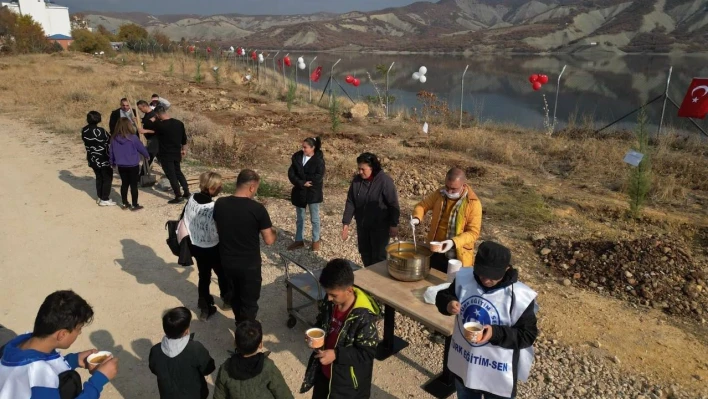 Tunceli'de şehit öğretmenler adına fidan dikildi