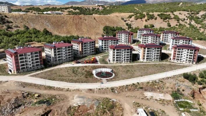 Tunceli Valisi Aygöl: '14 blok, 214 daire ve 3 dükkan olmak üzere çalışmalarımız şu anda bitmiş durumda'