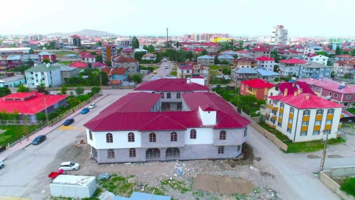 Tuşba Belediyesi'nin ödüllü projesi olan bedesten çarşısı açılış için gün sayıyor