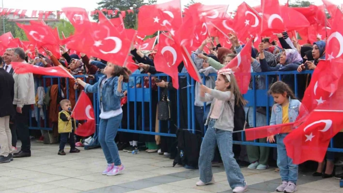 Uğur Işılak Erzurum'da coşturdu