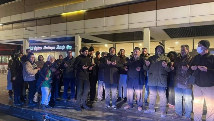 Umre yolcuları dualarla uğurlandı