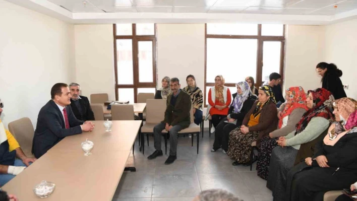 Vali Akbıyık depremzedelerle yakından ilgilendi