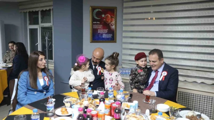 Vali Akbıyık, polisle iftarda bir araya geldi