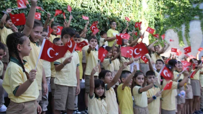 Vali Aygöl zili çaldı, çocukların mesaisi başladı