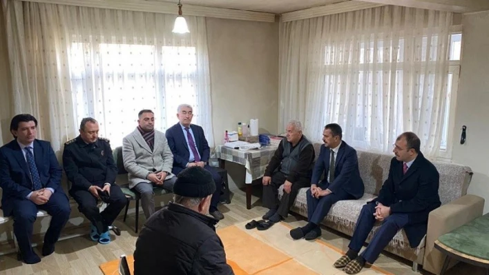 Vali İlhami Aktaş, depremde hayatını kaybedenlerin ailelerine taziyelerini iletti