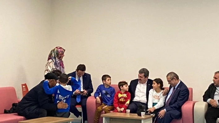 Vali Orhan Tavlı Menteşe'de Depremzedelerle bir araya geldi