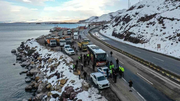 Van Büyükşehir Belediyesi depremzedeler için seferber oldu