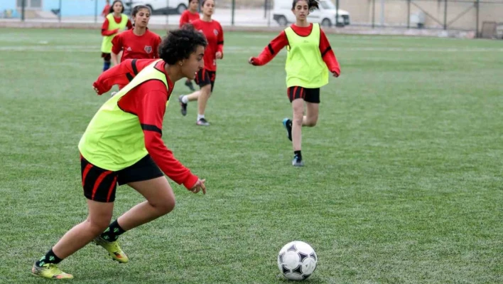 Van Büyükşehir Kadın Futbol Takımı yeni sezona hazır