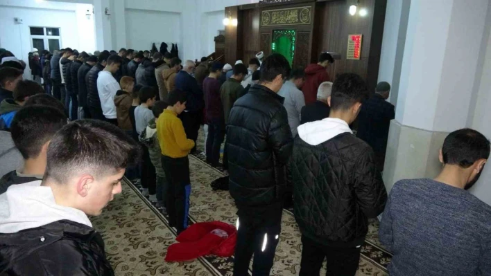 Van'da ilk teravih namazı kılındı