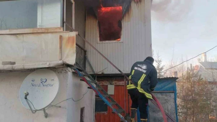 Van'da konteyner yangını