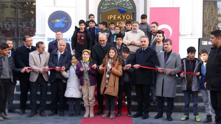 Van'da merakla beklenen bilim şenliği başladı