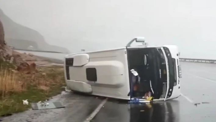 Van'da trafik kazası: 16 yaralı