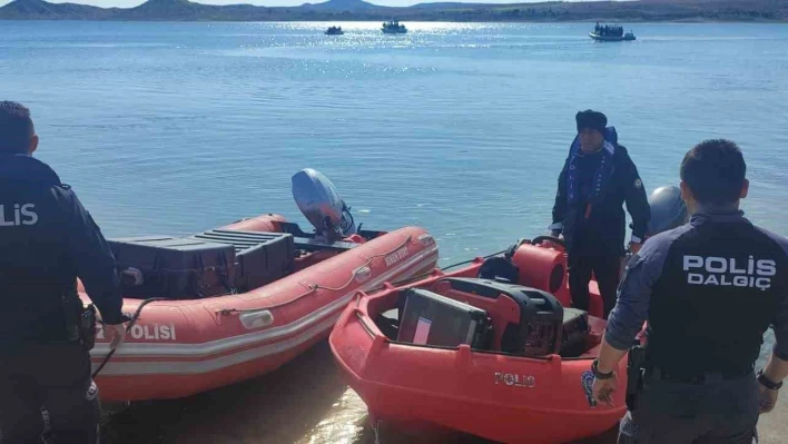 Van polisi, sel bölgesinde arama kurtarma çalışmasına destek verdi