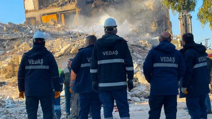 VEDAŞ ekipleri, deprem bölgesindeki yaraları sarıyor