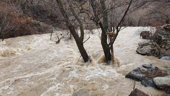 Yağışlarla Munzur ve Pülümür çaylarının seviyesi yükseldi, belediye uyardı