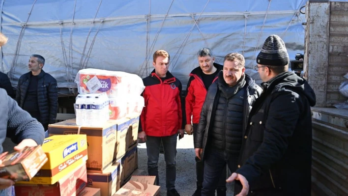 Yardım tırları deprem bölgesine ulaştı
