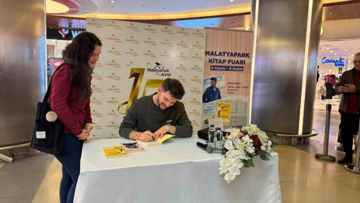 Yazar Aktaş, MalatyaPark Kitap Fuarı'nda Okurlarıyla Buluştu