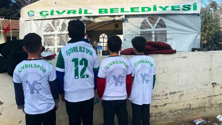 Yeşil Çivril Belediye Spor, depremzedelerle bir araya geldi