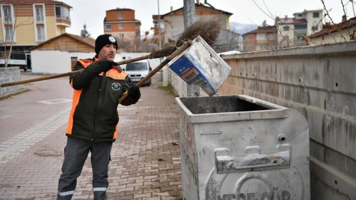 Yeşilyurt'ta temizlik işleri aralıksız sürüyor