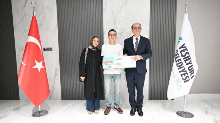 Yeşilyurt'ta YKS'de ilk 2 bine giren öğrencilere ödül