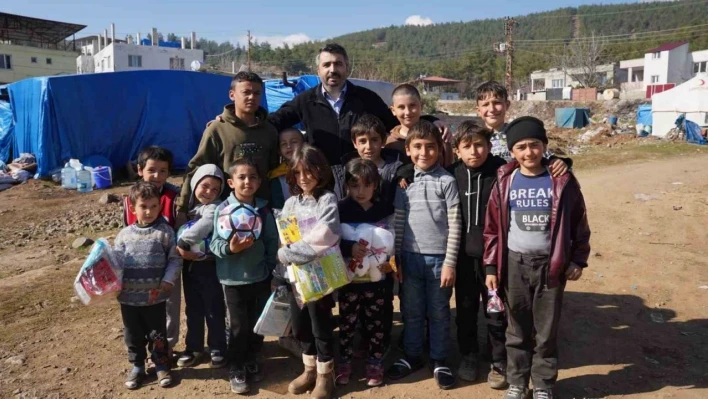 Yıldırım'dan depremzede çocuklara oyuncak