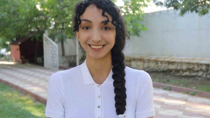 YKS'de Türkiye 138'ncisi Bitlis'ten Elif Melike Çağatay oldu