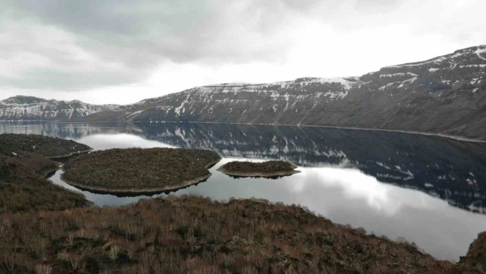 Yolu açılan doğa harikası Nemrut Krater Dağı'na ziyaretçi akını