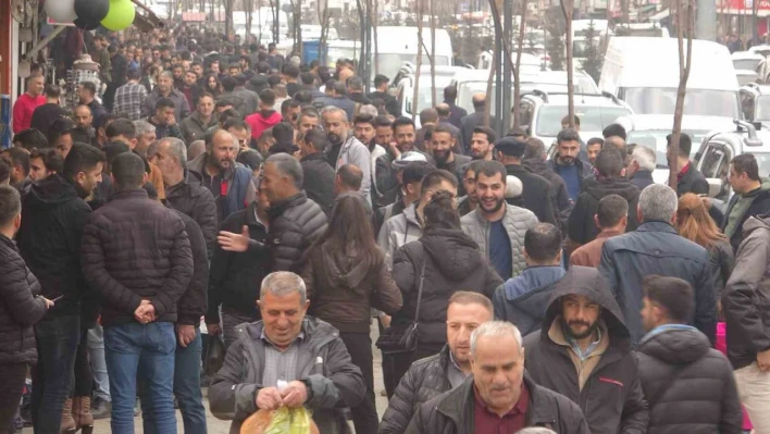 Yüksekova'da Ramazan'ın 1'nci günü yoğun geçti