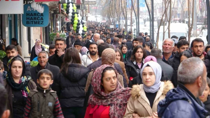 Yüksekova'da Ramazan yoğunluğu başladı