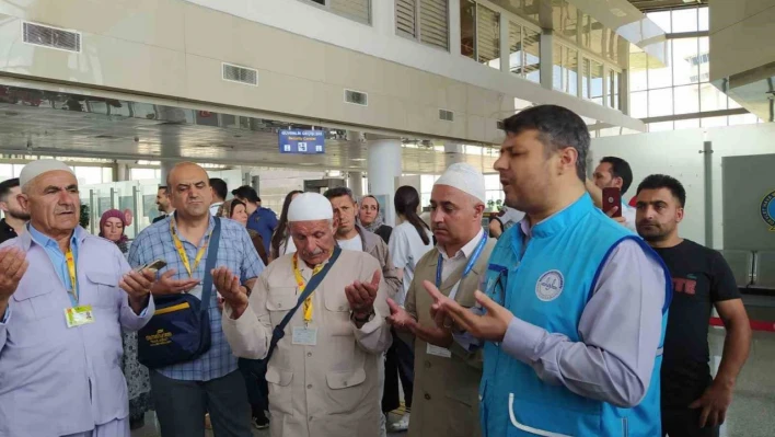 Yüksekovalı hacı adayları yola çıktı