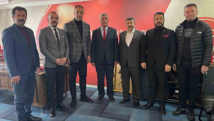 Oltu'da MHP'ye iki meclis üyesi