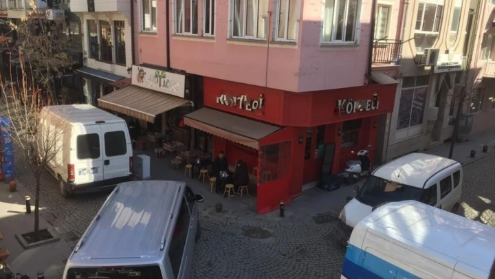 Trafik sıkışınca hem sürücüler hem de sokak sakinleri gerildi