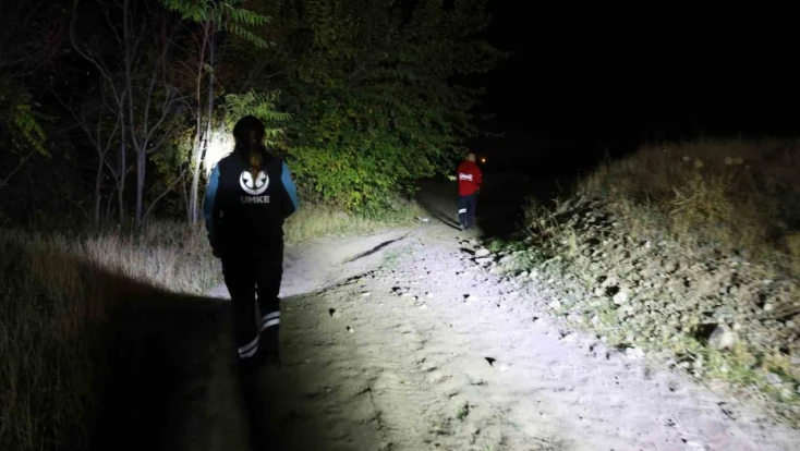 Elazığ'da kayıp otizmli çocuğu arama çalışmaları 72. saatte de gece boyunca sürüyor