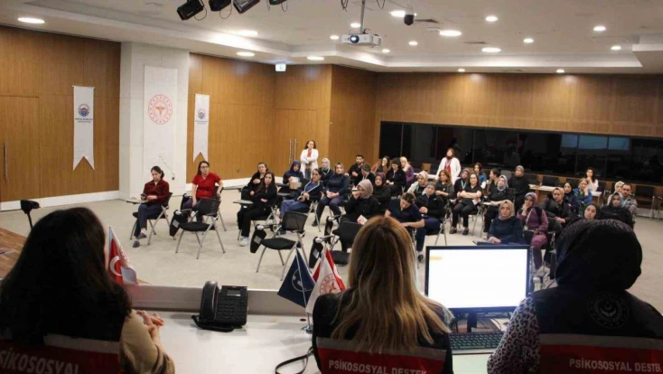 Koruyucu aile hizmet modeli sağlık çalışanlarına tanıtıldı