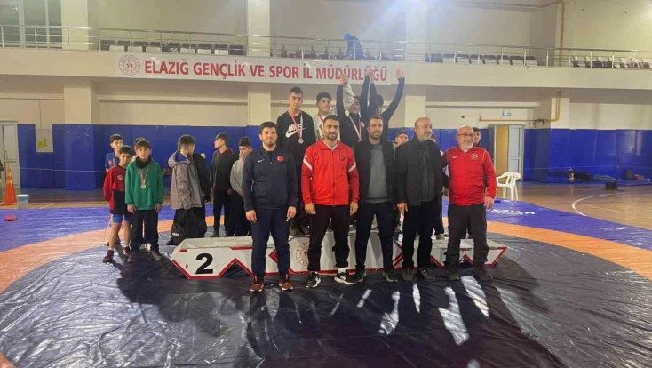 Kovancılar güreş takımı Elazığ'da 8 altın madalyayla zirveye çıktı