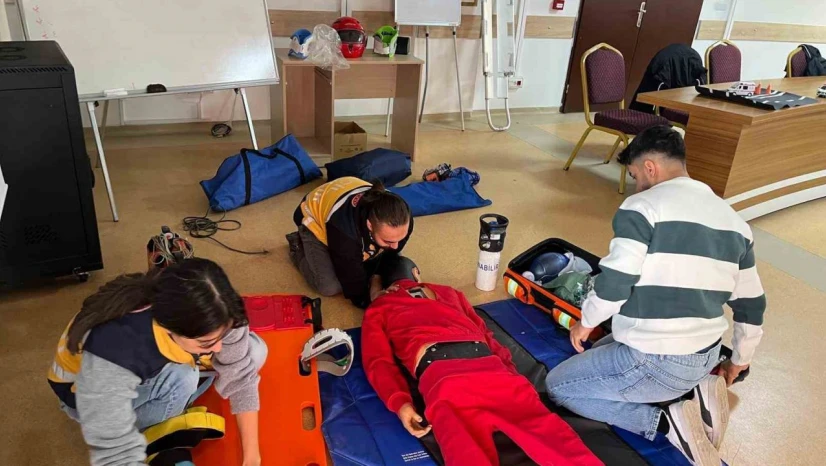 Acil sağlık personeline eğitim verildi