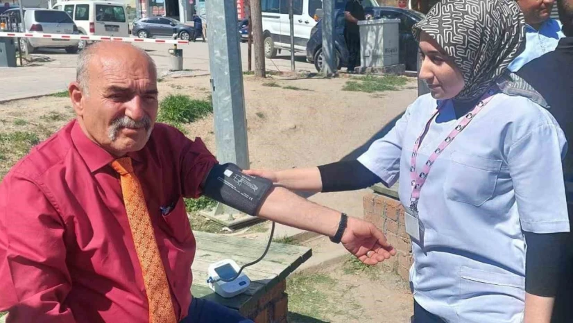 Akçadağ'da öğrenciler, halkın şeker ve tansiyonunu ölçtü