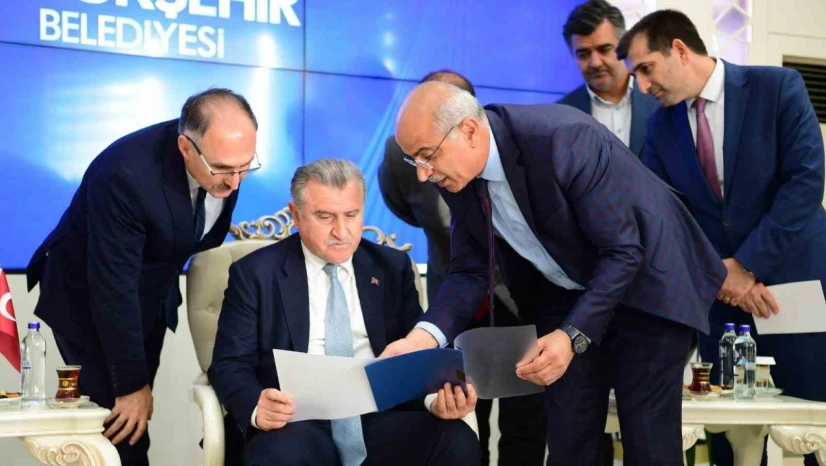 Bakan Bak: 'Güzel projeler kazandırıldıkça gençlerimiz faydalanacak, desteklerimiz 2026'da da devam edecek'