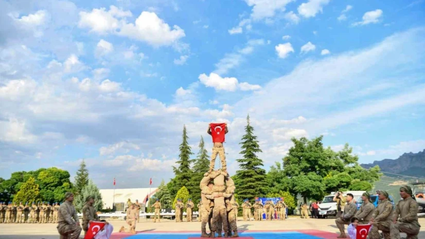 Bakan Göktaş, Tunceli'de Kıbrıs gazisiyle görüştü, jandarmanın kuruluş yıldönümüne katıldı