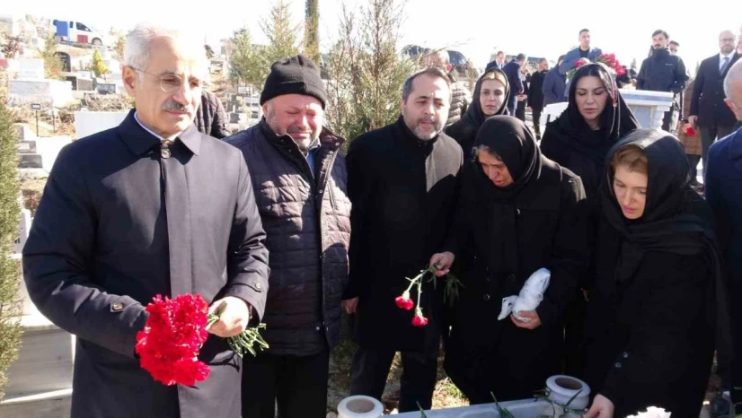 Bakan Uraloğlu Malatya'da deprem şehitliğini ziyaret etti