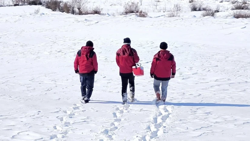Beyaz esaretin içinde hayat kurtaran eller