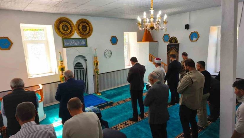 Çemişgezek'te onarımı tamamlanan cami, yeniden ibadete açıldı