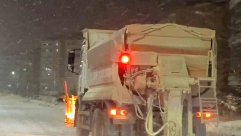 Elazığ Belediyesi karla mücadele çalışmalarını sürdürüyor