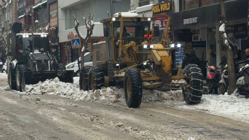 Elazığ'da  karla mücadele ekipleri sahada