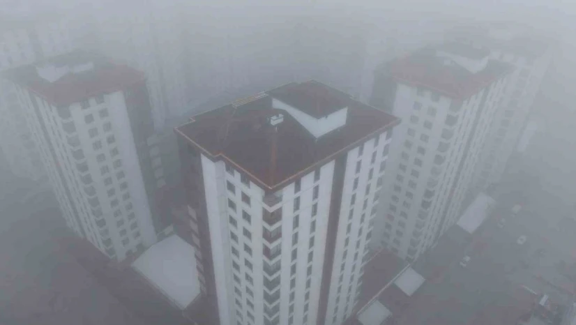 Elazığ'da 200 metreden şehir sis içinde kayboldu